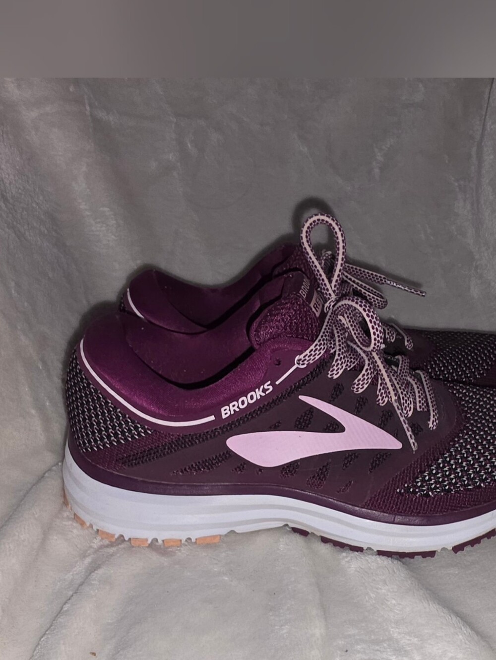Brooks Revel Plum Running Shoes Size 6 Womens - Picture 4 of 8
